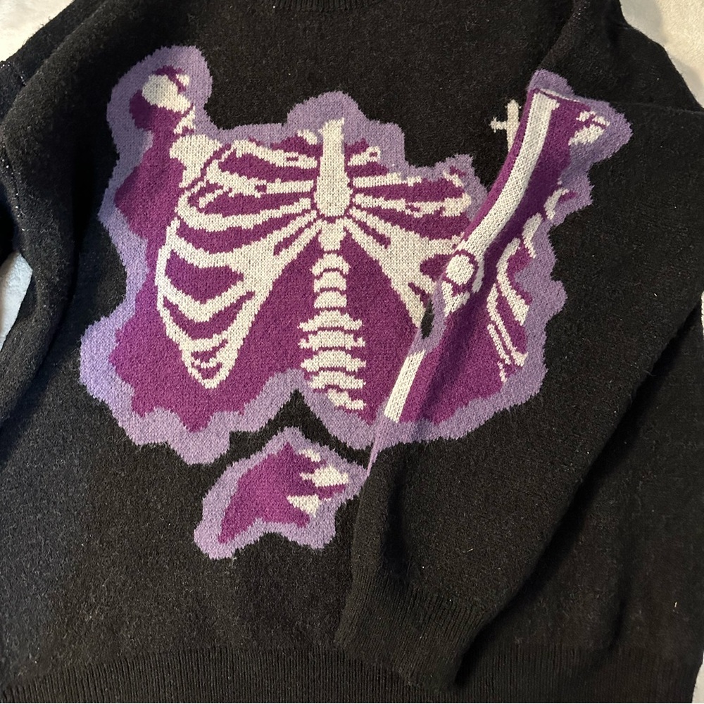 🌸🌺CLOSET BLOWOUT🌸🌺 SKELETON DESIGN SWEATER SIZE LARGE